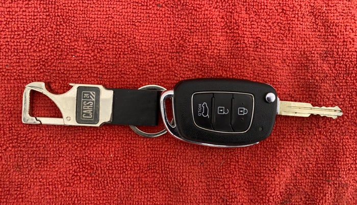 2019 Hyundai VENUE S MT 1.2 KAPPA, Petrol, Manual, 15,371 km, Key Close Up