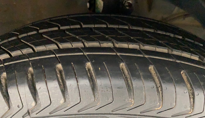 2017 Maruti Dzire ZXI PLUS AMT, Petrol, Automatic, 1,05,779 km, Right Front Tyre Tread