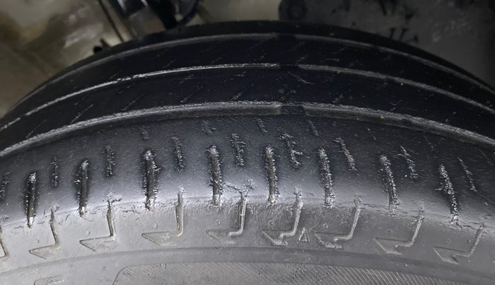 2018 Honda Amaze 1.2 SAT I VTEC, CNG, Automatic, 94,037 km, Right Front Tyre Tread