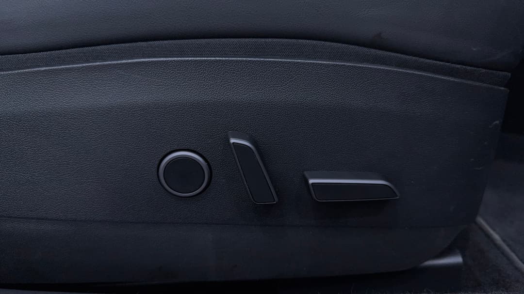 2023 Tesla Model 3 Long Range, Automatic, 59980 km, Drivers Side Adjustment Panel