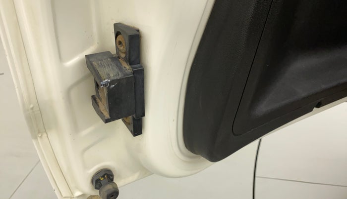2016 Ford Ecosport TITANIUM 1.5L PETROL AT, Petrol, Automatic, 24,306 km, Lock system - Boot door not opening through lever