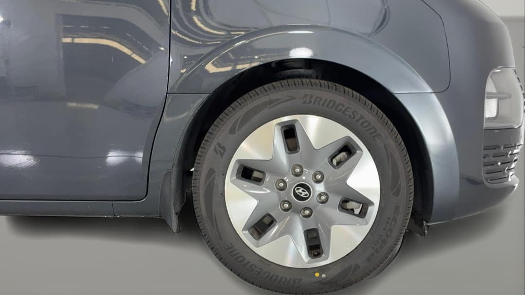 2022 Hyundai Staria Staria, Automatic, 99958 km, Right Front Wheel