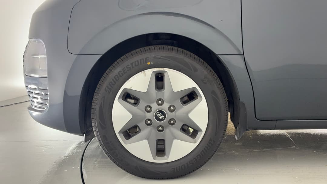 2022 Hyundai Staria Staria, Automatic, 99958 km, Left Front Wheel