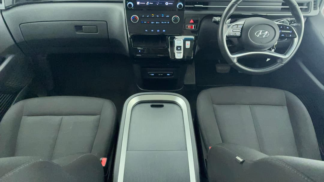 2022 Hyundai Staria Staria, Automatic, 99958 km, Center Console