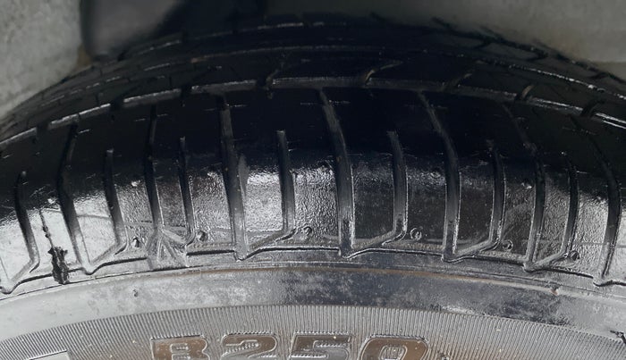 2013 Hyundai i10 MAGNA 1.1 IRDE2, Petrol, Manual, 34,570 km, Left Rear Tyre Tread