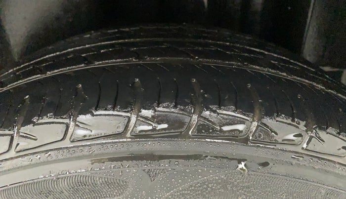 2014 Skoda Rapid ELEGANCE 1.6 MPI MT, Petrol, Manual, 37,341 km, Left Rear Tyre Tread