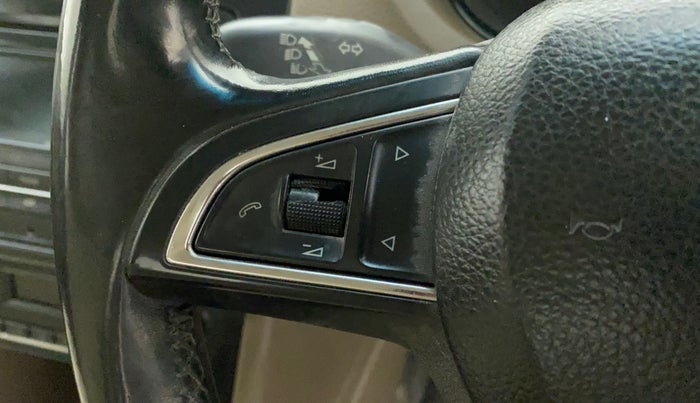 2014 Skoda Rapid ELEGANCE 1.6 MPI MT, Petrol, Manual, 37,341 km, Steering wheel - Sound system control has minor damage