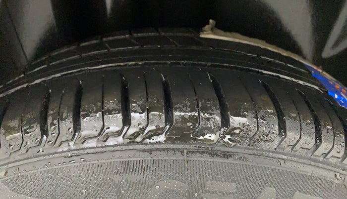 2014 Skoda Rapid ELEGANCE 1.6 MPI MT, Petrol, Manual, 37,341 km, Right Rear Tyre Tread