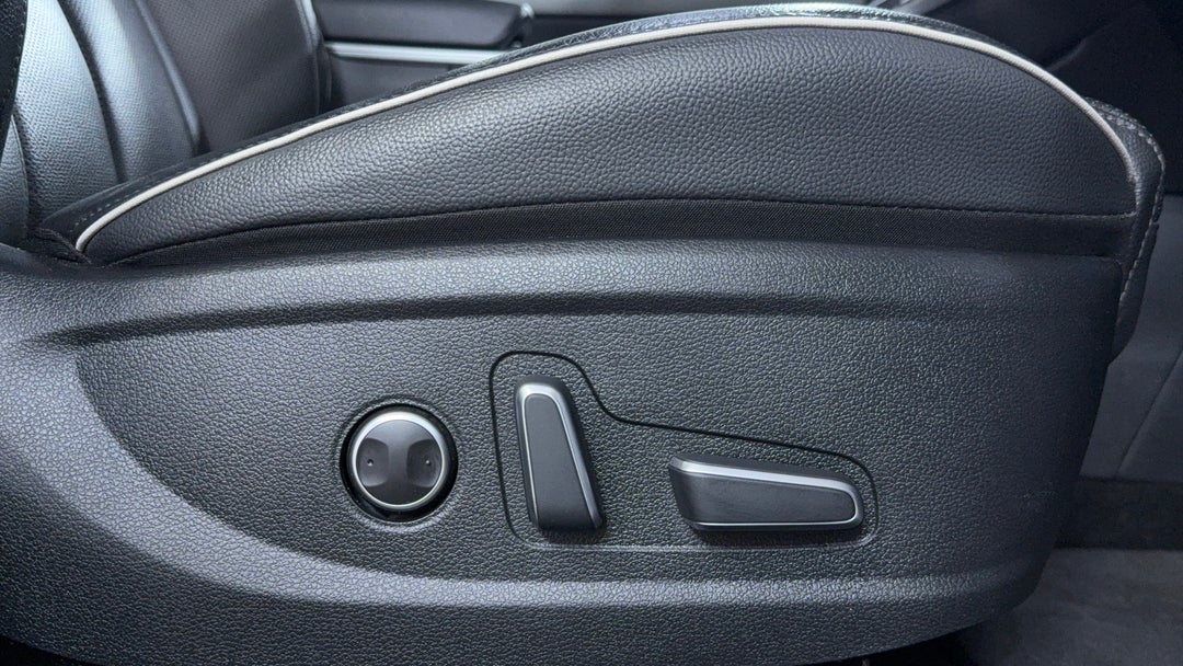 2023 Hyundai Palisade Elite (8 Seat), Automatic, 38231 km, Drivers Side Adjustment Panel