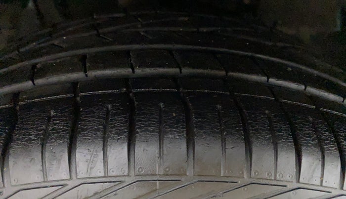 2018 Tata NEXON XZ+ 1.2 DUAL TONE, Petrol, Manual, 38,171 km, Right Front Tyre Tread