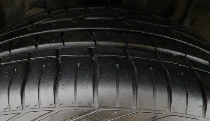 2018 Tata NEXON XZ+ 1.2 DUAL TONE, Petrol, Manual, 38,171 km, Left Rear Tyre Tread