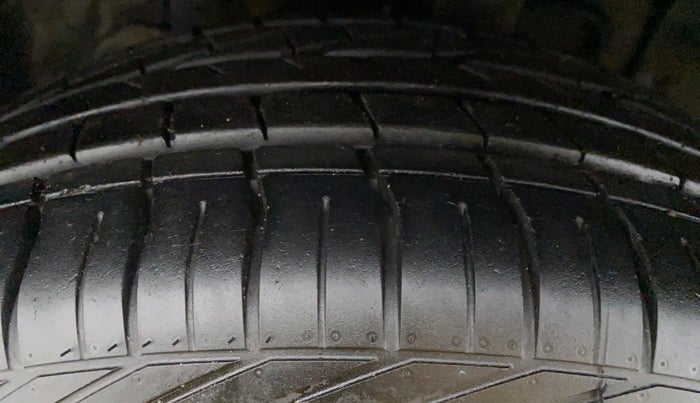 2018 Tata NEXON XZ+ 1.2 DUAL TONE, Petrol, Manual, 38,171 km, Left Front Tyre Tread