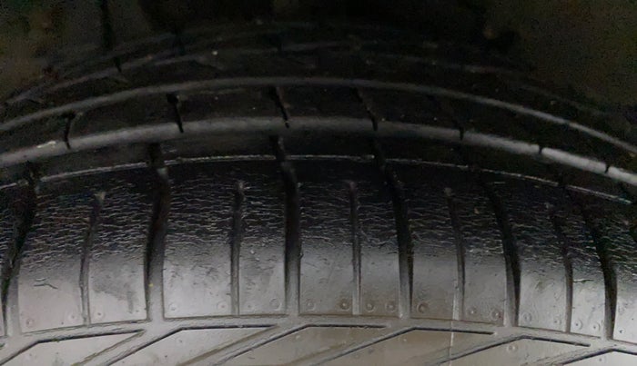 2018 Tata NEXON XZ+ 1.2 DUAL TONE, Petrol, Manual, 38,171 km, Right Rear Tyre Tread