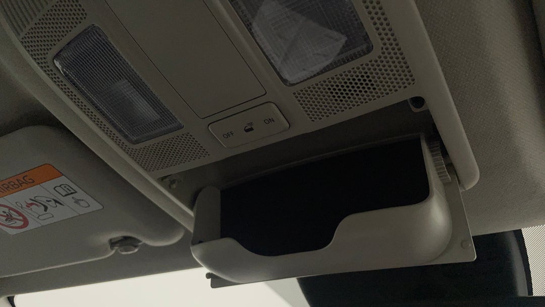 On-Roof Controls/Sunglass holder