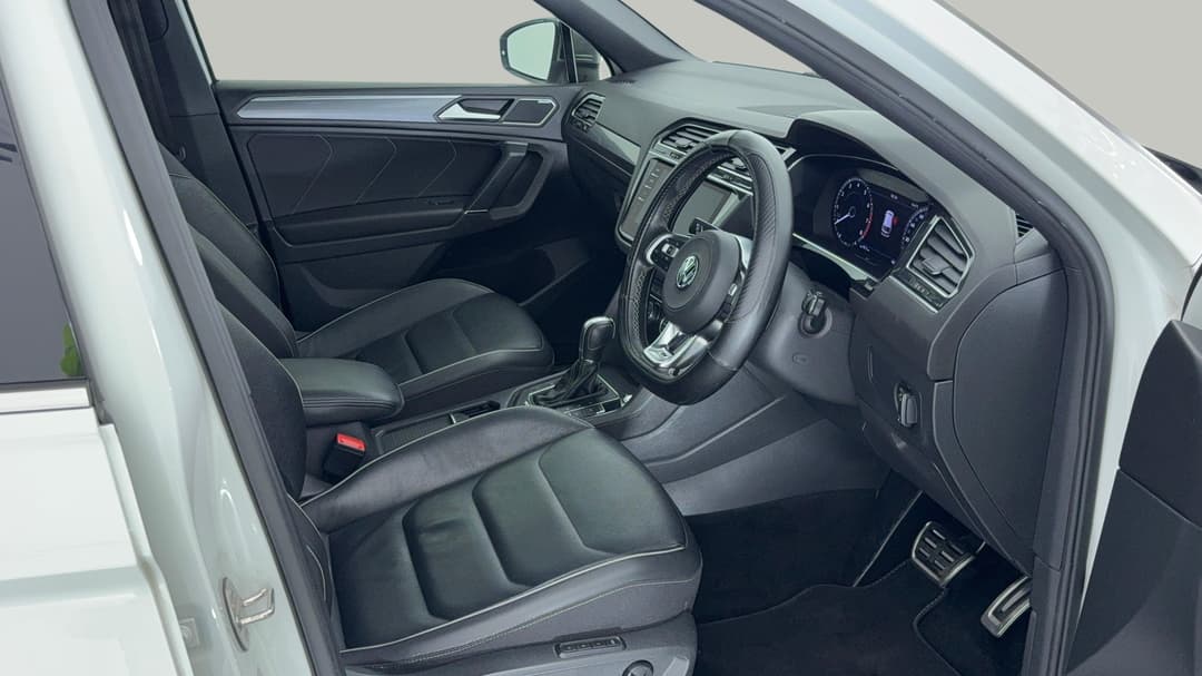 2018 Volkswagen Tiguan Allspace 162 Tsi Highline, Automatic, 98368 km, Right Side Front Door Cabin View