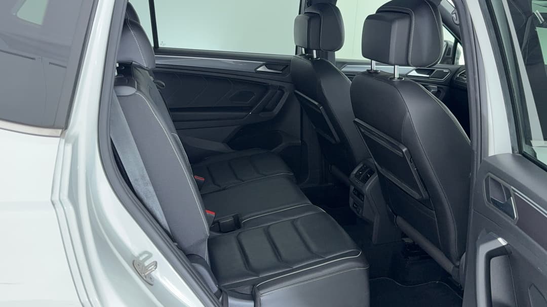 2018 Volkswagen Tiguan Allspace 162 Tsi Highline, Automatic, 98368 km, Right Side Rear Door Cabin View