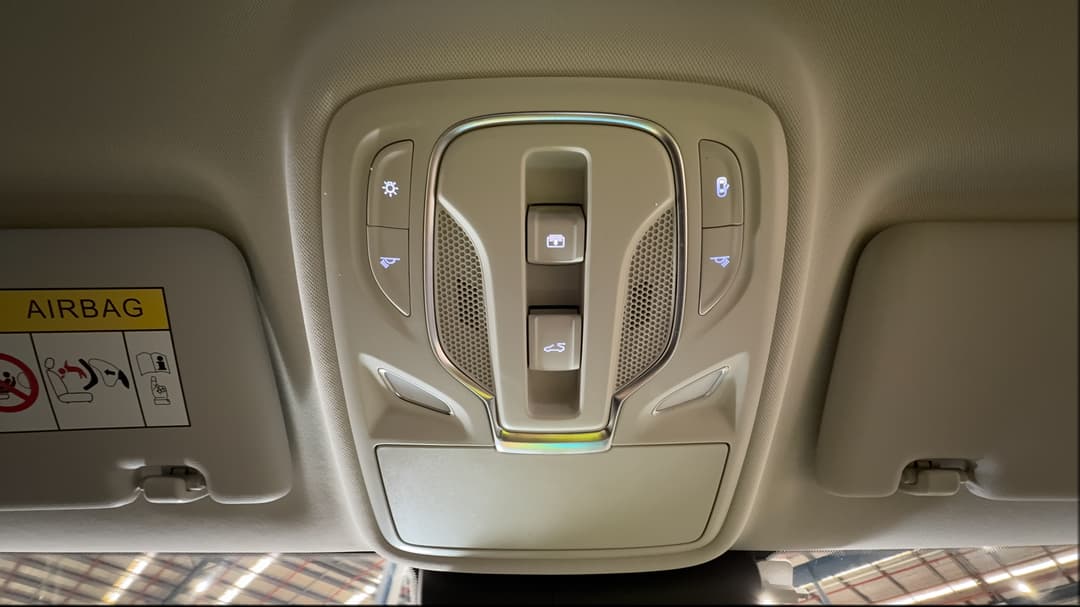 2022 MG HS +ev Phev Essence, Automatic, 29967 km, On-Roof Controls/Sunglass holder