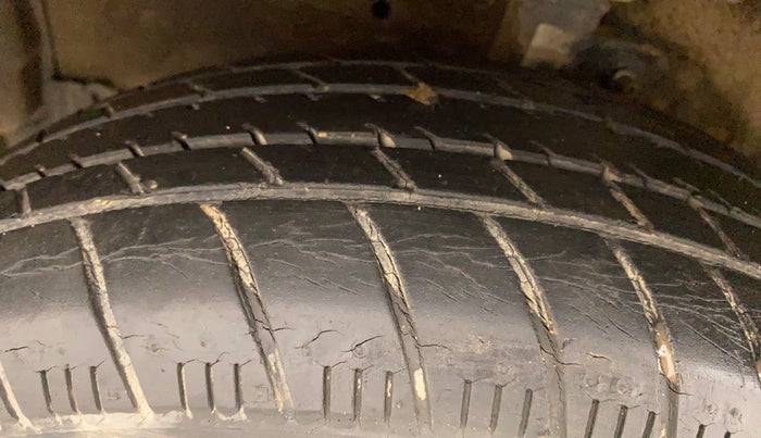 2016 Maruti Celerio VXI, Petrol, Manual, 31,236 km, Left Front Tyre Tread