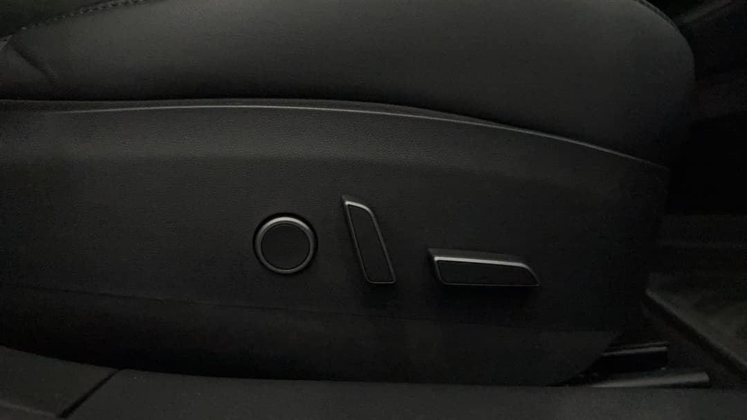 2021 Tesla Model 3 Performance, Automatic, 78643 km, Drivers Side Adjustment Panel