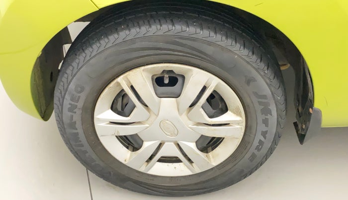 2016 Datsun Redi Go S, Petrol, Manual, 63,912 km, Left front tyre - Minor crack