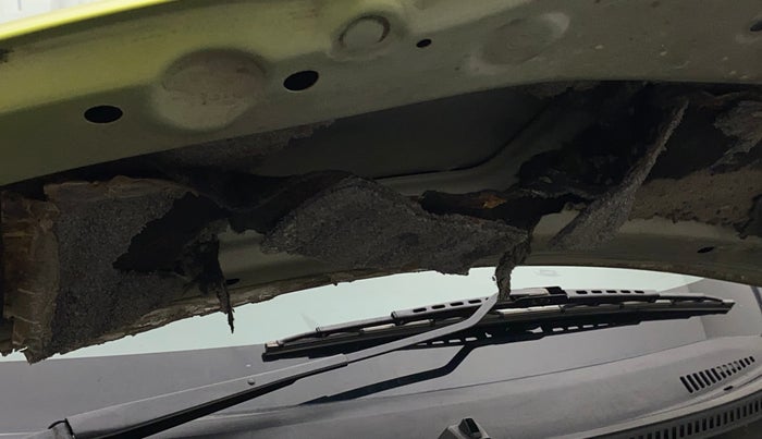 2016 Datsun Redi Go S, Petrol, Manual, 63,912 km, Bonnet (hood) - Insulation cover has minor damage