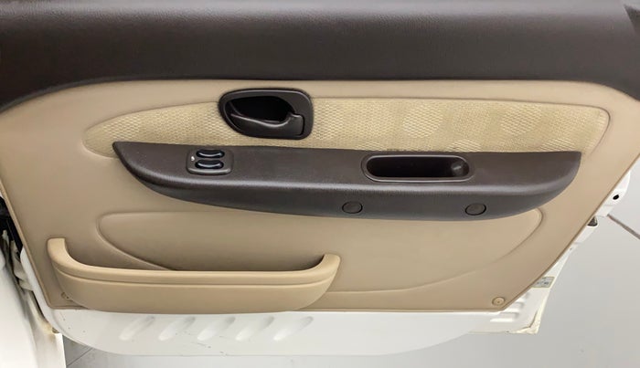 2014 Hyundai Santro Xing GLS PLUS AUDIO, Petrol, Manual, 1,07,067 km, Driver Side Door Panels Control