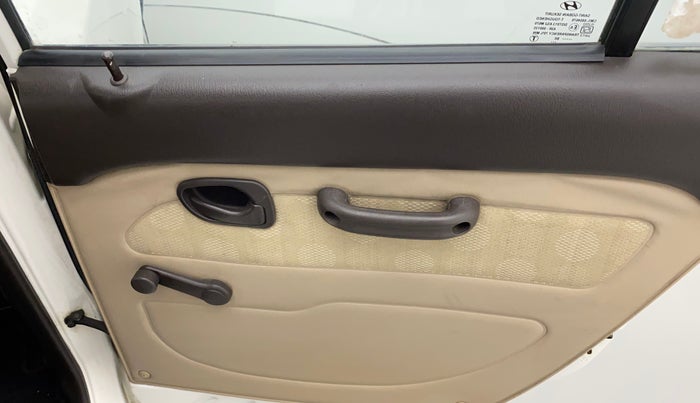 2014 Hyundai Santro Xing GLS PLUS AUDIO, Petrol, Manual, 1,07,067 km, Right rear window switch / handle - Window making noise/ moving slow