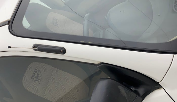 2014 Hyundai Santro Xing GLS PLUS AUDIO, Petrol, Manual, 1,07,067 km, Right A pillar - Minor scratches