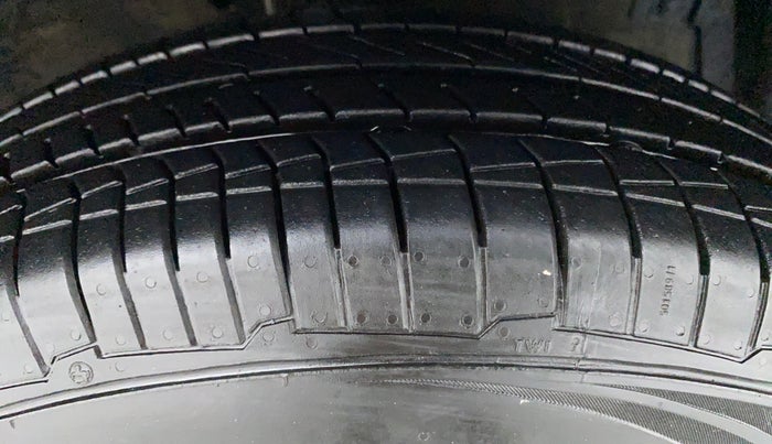 2013 Maruti Swift VXI D, Petrol, Manual, 40,663 km, Right Front Tyre Tread