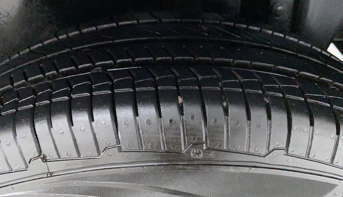 2013 Maruti Swift VXI D, Petrol, Manual, 40,663 km, Left Rear Tyre Tread