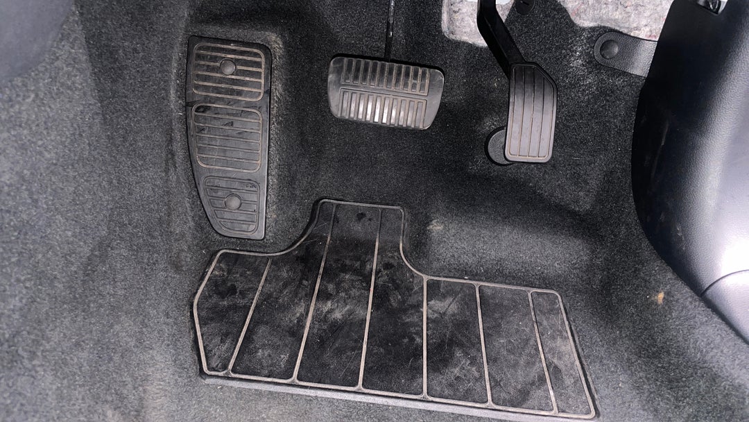 2023 Subaru Forester 2.5i (AWD), Automatic, 47063 km, Pedals and Footmat