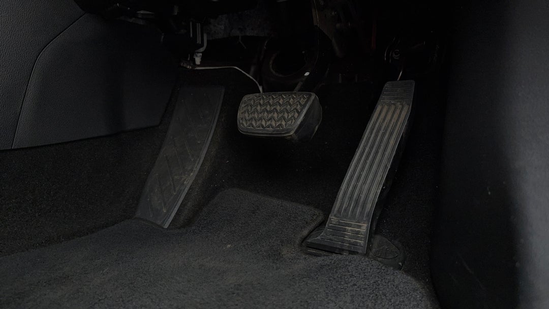 2020 Toyota RAV4 Gx (2WD), Automatic, 85112 km, Pedals and Footmat