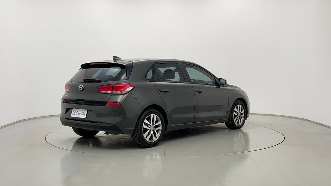 Right Back Diagonal (45- Degree) View