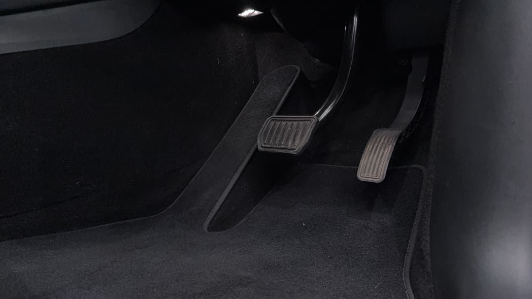 2023 Tesla Model Y Rear-wheel Drive, Automatic, 45003 km, Pedals and Footmat