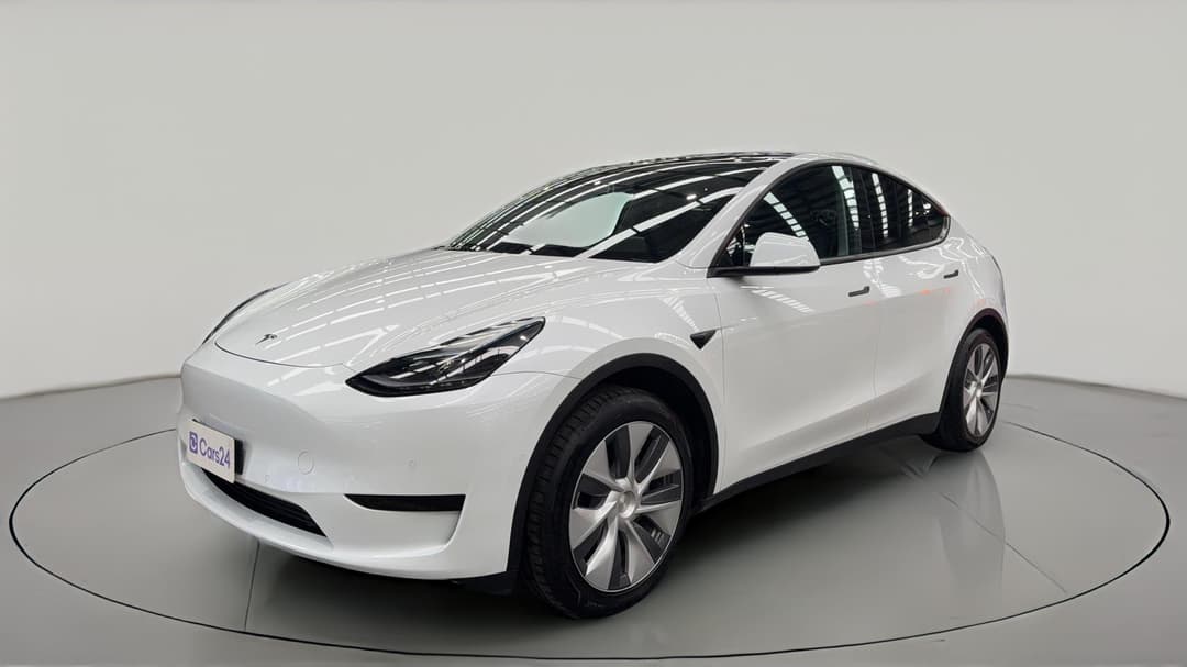 2023 Tesla Model Y Rear-wheel Drive, Automatic, 45003 km, Left Front Diagonal (45- Degree) View