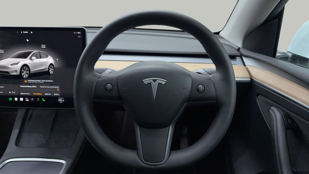 2023 Tesla Model Y Rear-wheel Drive, Automatic, 45003 km, Steering Wheel Close-up