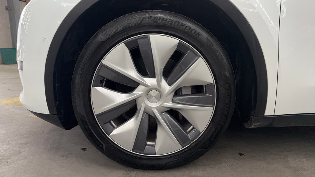 2023 Tesla Model Y Rear-wheel Drive, Automatic, 45003 km, Left Front Wheel