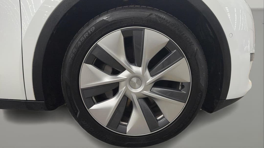 2023 Tesla Model Y Rear-wheel Drive, Automatic, 45003 km, Right Front Wheel
