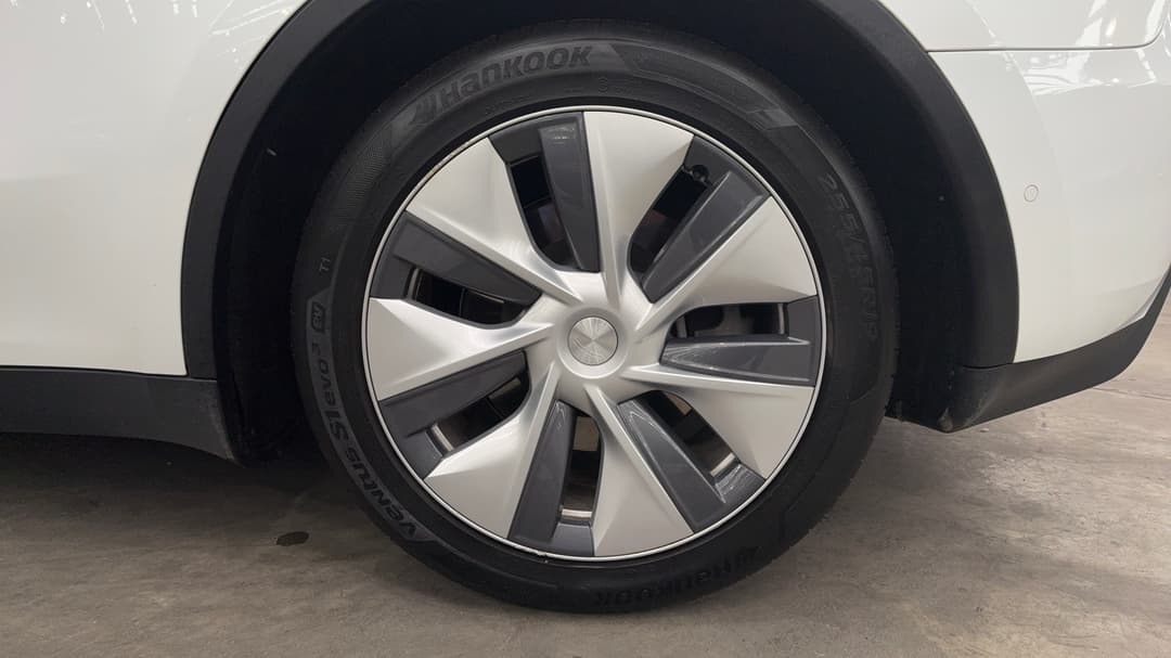2023 Tesla Model Y Rear-wheel Drive, Automatic, 45003 km, Left Rear Wheel