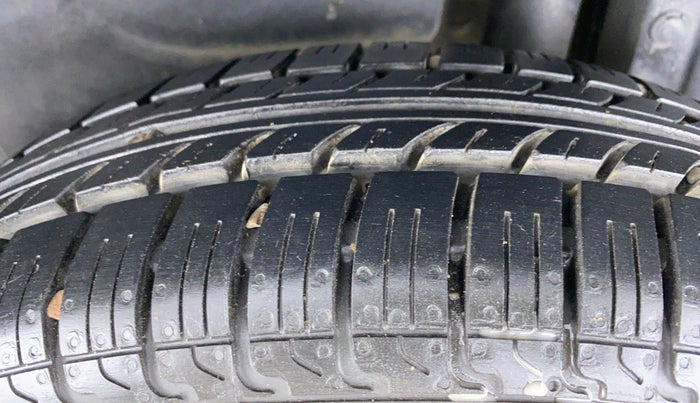 2014 Maruti Swift Dzire LDI BS IV, Diesel, Manual, 89,584 km, Left Rear Tyre Tread