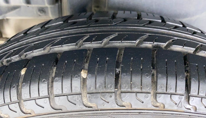 2014 Maruti Swift Dzire LDI BS IV, Diesel, Manual, 89,584 km, Right Rear Tyre Tread