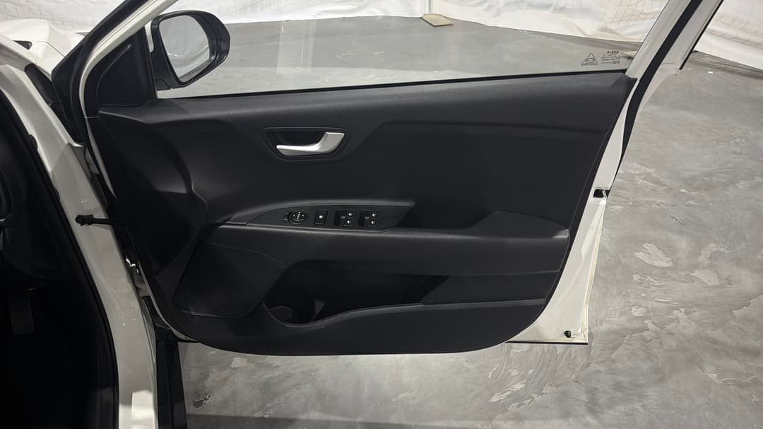 2023 Kia Stonic S, Automatic, 45051 km, Speaker View
