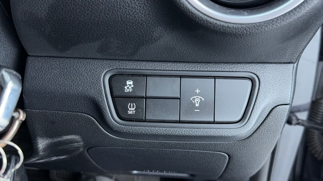 2022 Kia Cerato Sport, Automatic, 45683 km, Utility Switches/Buttons