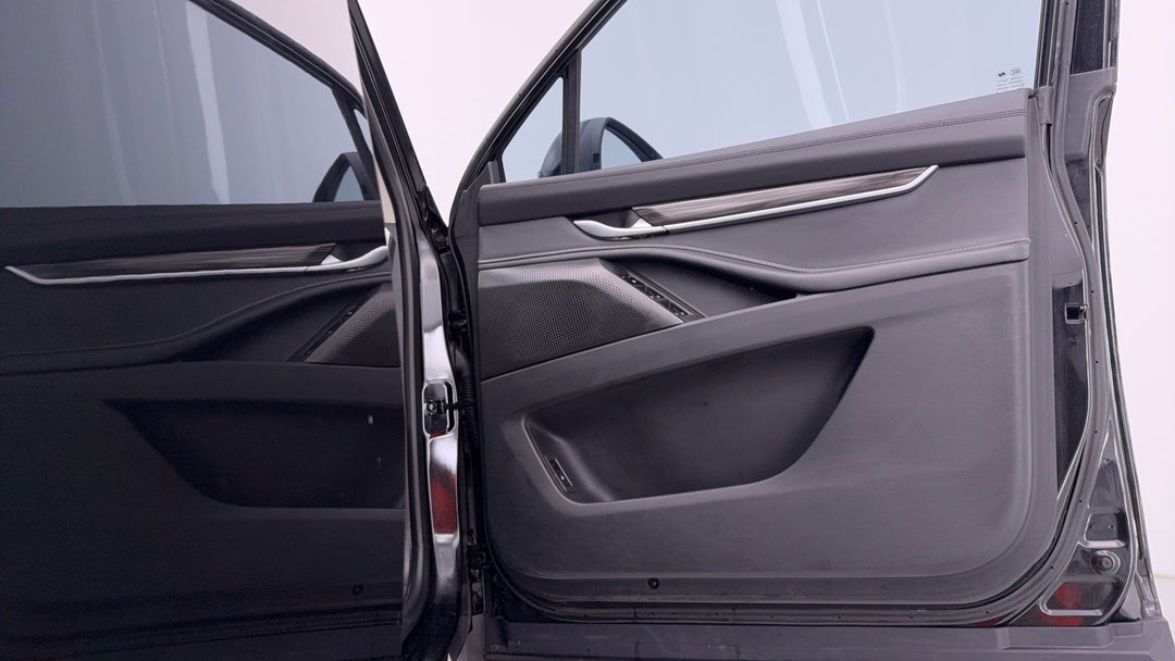 2022 LDV D90 Executive (4WD), Automatic, 54252 km, Speaker View