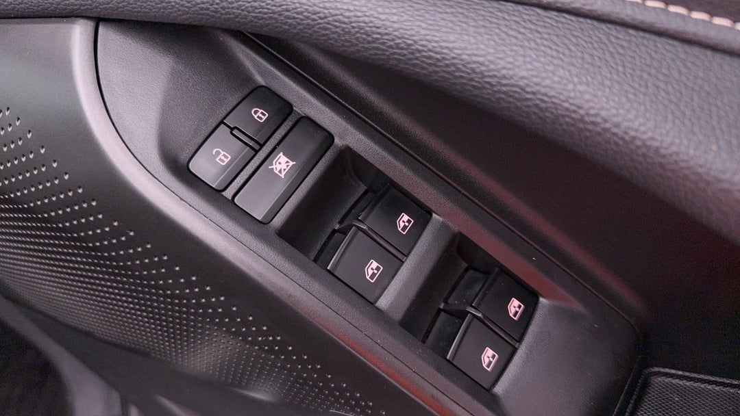 2022 LDV D90 Executive (4WD), Automatic, 54252 km, Drivers Side Door Panel Controls