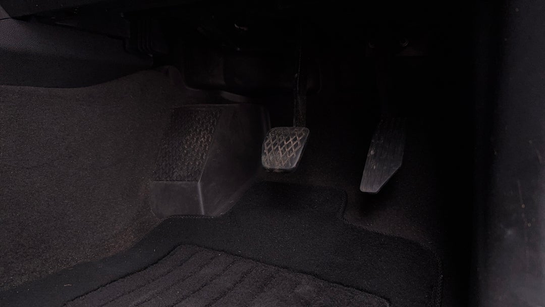 2022 LDV D90 Executive (4WD), Automatic, 54252 km, Pedals and Footmat