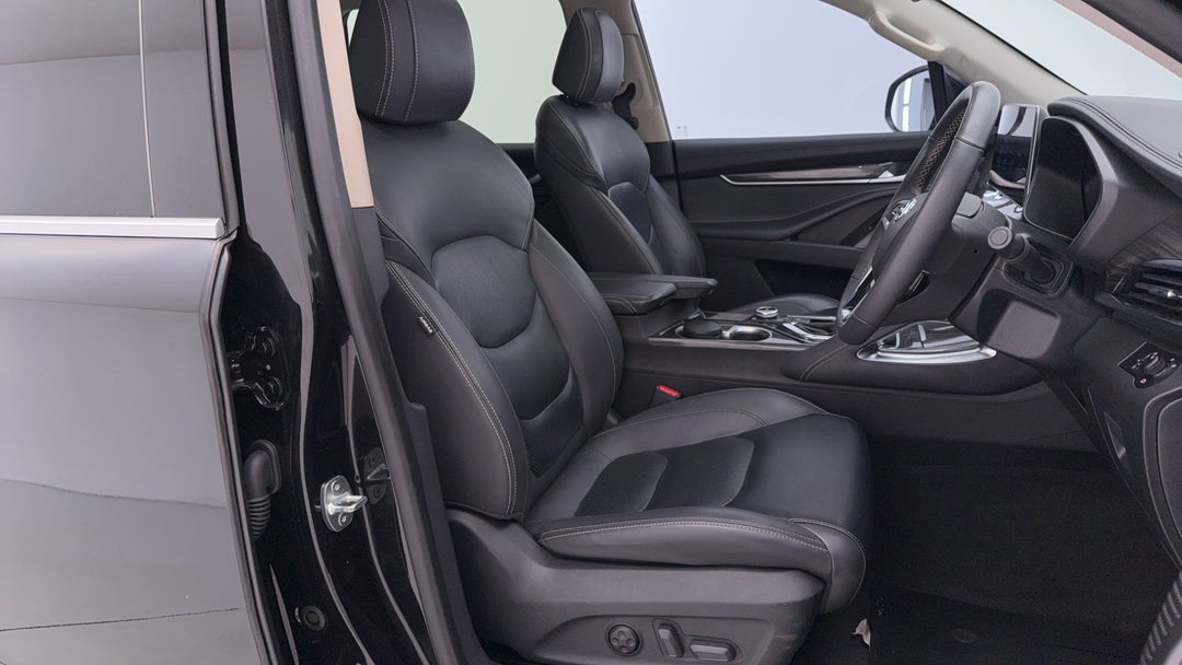 2022 LDV D90 Executive (4WD), Automatic, 54252 km, Right Side Front Door Cabin View