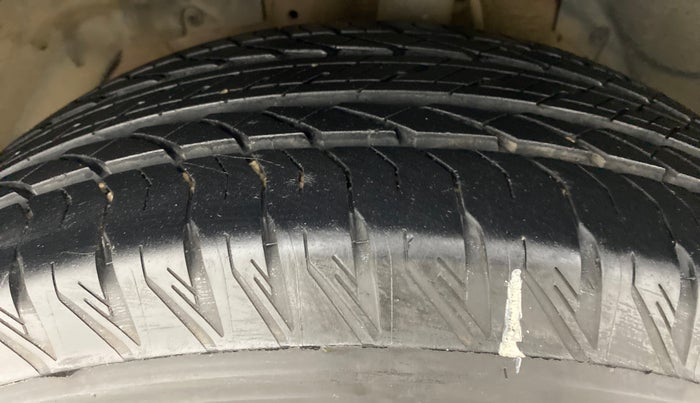 2019 Mahindra XUV500 W11 (O), Diesel, Manual, 29,491 km, Left Front Tyre Tread