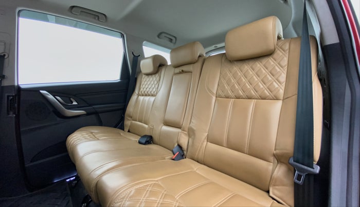 2019 Mahindra XUV500 W11 (O), Diesel, Manual, 29,491 km, Right Side Rear Door Cabin