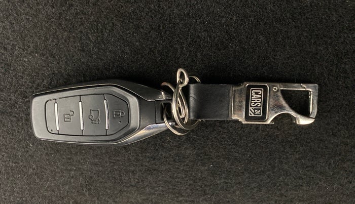 2019 Mahindra XUV500 W11 (O), Diesel, Manual, 29,491 km, Key Close Up